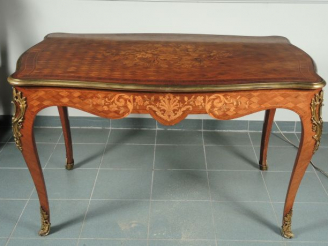 Vente aux enchères Table Napoléon III en de style Transition Louis XV Louis XVI en marque