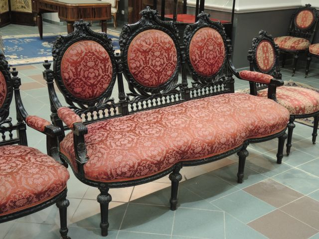 Mobilier de salon Napoléon III de style Louis XVI en bois sculpté ajou