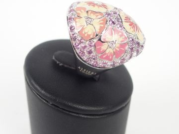 ALFIERI   ST. JOHN. Bague dôme monture or blanc, pavage de brillants e