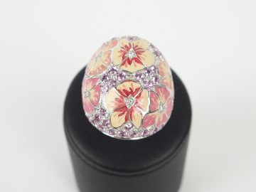 ALFIERI   ST. JOHN. Bague dôme monture or blanc, pavage de brillants e