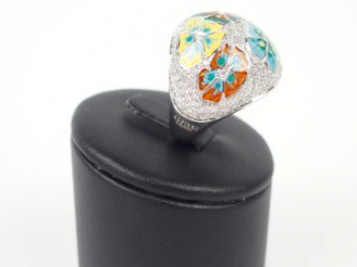 Vente aux enchères ALFIERI   ST. JOHN. Bague dôme monture or blanc, pavage de brillants r