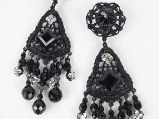 Vente aux enchères GIAN PAOLO MARIA. Paire de clips d'oreilles fantaisie, perles facetées