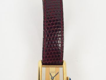 CARTIER. Montre must de femme en argent et plaqué or. Numérotée: 3 177