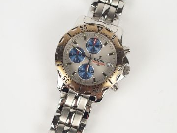 FESTINA. Montre d'homme. 2 bracelets. Certificat. Dans son coffret d'o
