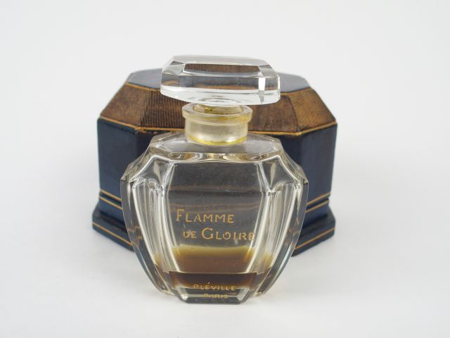 PLEVILLE Flamme de gloire  Flacon en cristal de Baccarat (signé), le n