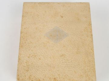 D’ORSAY. R. Lalique « Fleur Aster », 1913 Flacon en verre blanc souffl