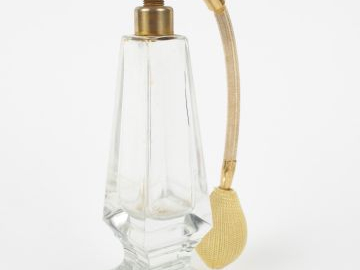 CHRISTIAN DIOR Diorissimo Flacon vaporisaeur obélisque émaillé blanc, 