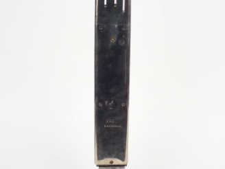 Vente aux enchères Objet de métier : gantier.  Main chauffante électrique qui servait à m