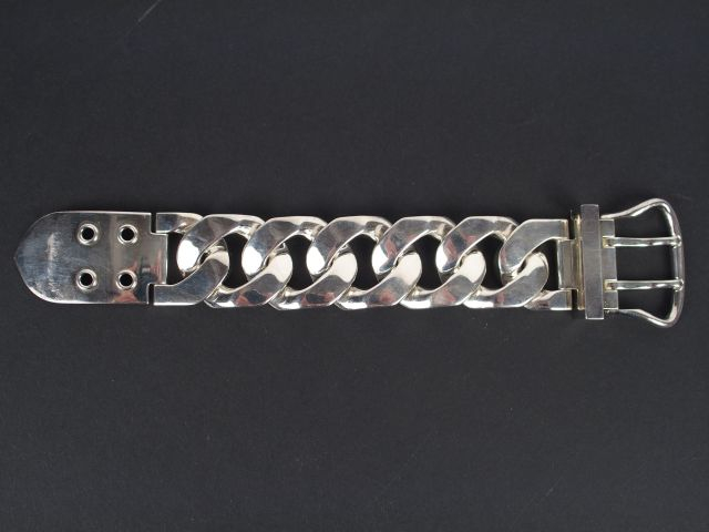 HERMES. Bracelet 'ceinture' en argent. 21cm environ. Poids: 215 gr. Da