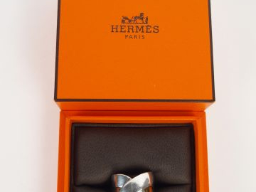 HERMES. Bague en or et argent. Dans son écrin d'origine. TDD 50. Poids