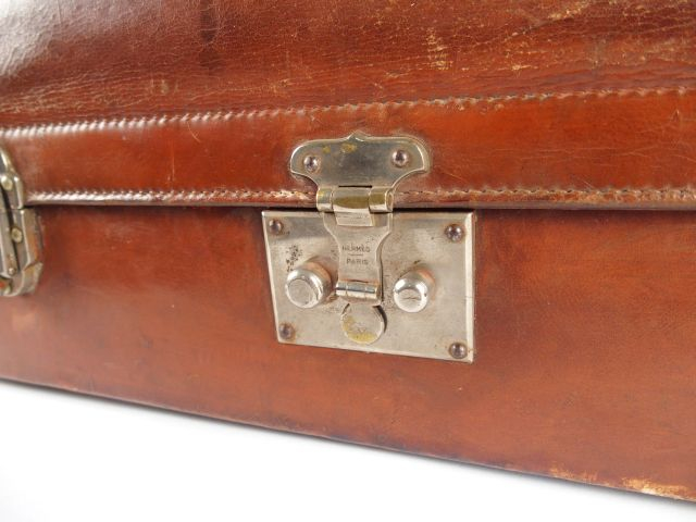 HERMES. Sac mallette, vers 1920 déchirure du tissu à l'extrémité de la