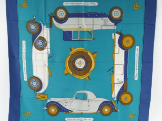 Vente aux enchères  HERMES. Foulard 'Citroën' en soie  par Henry d’Origny. 1973
