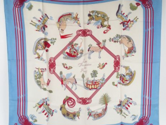 Vente aux enchères HERMES. Foulard 'Les fantaisies du roy' en soie par Annie Faivre. 1986