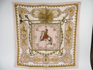 Vente aux enchères HERMES. Foulard en soie "Ludovicus Magnus".
