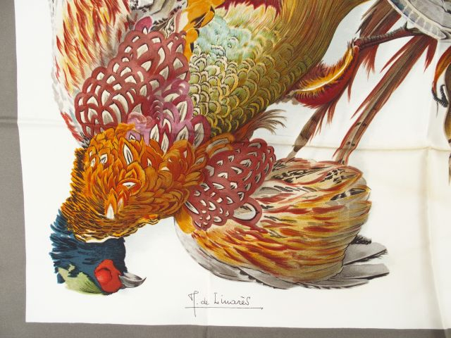 HERMES. Foulard 'trophées de chasse' en soie