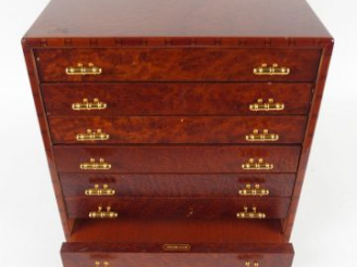 Vente aux enchères HERMES Cave à carrés (1990) pour les sept jours de la semaine