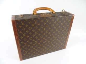 Vente aux enchères Louis VUITTON. Valise-mallette briefcase loziné rigide