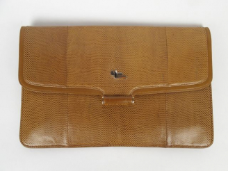 Vente aux enchères LANCEL. Pochette en lézard