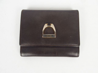 Vente aux enchères LANCEL. Porte-monnaie en cuir.