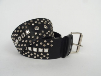 Vente aux enchères SONIA RYKIEL. Large ceinture en cuir noir, cloutée et lignes de strass