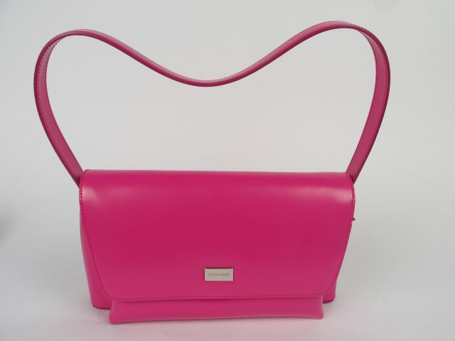 Pierre CARDIN. Sac à rabas en cuir rose.