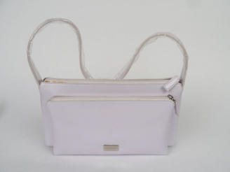 Vente aux enchères Pierre CARDIN. Sac en cuir rose pâle (tâche sur la fermeture éclair)