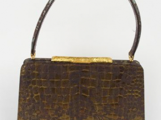 Vente aux enchères CHRISTIAN LACROIX. Sac de dame en tissu, fermoir doré