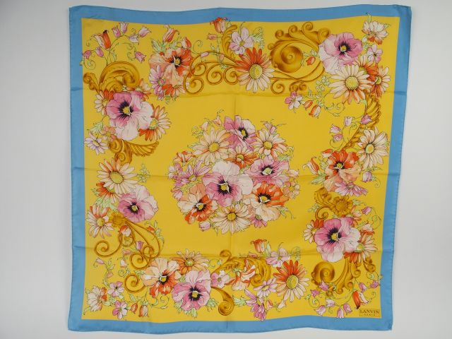 LANVIN. Foulard en soie à décor de fleurs polychromes