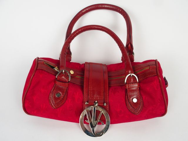 VERSACE. Sac en toile monogrammée et cuir rouge. 32 x 11 cm