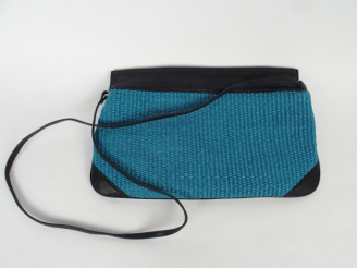 Vente aux enchères MAJE. Pochette en cuir cordage synthétique