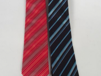 Vente aux enchères Hugo BOSS. Deux cravates en soie rayée