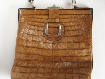 Sac à main en crocodile. Signé Gold Pfeil (état d'usage). Pour une sor