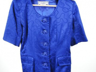 Vente aux enchères Yves SAINT LAURENT. Veste de femme à manche courte