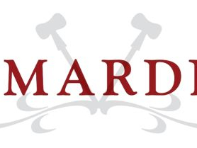 Vente aux enchères 2 VIEILLES BOUTEILLES CREME DE MÛRES A l'ARMAGNAC DUPEYRON - COFFRET