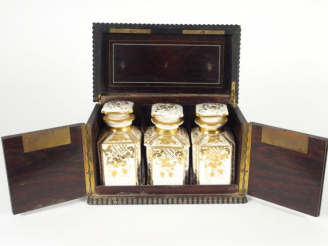 Vente aux enchères Boîte à thé Napoléon III en bois noirci à décor marqueté de laiton et 
