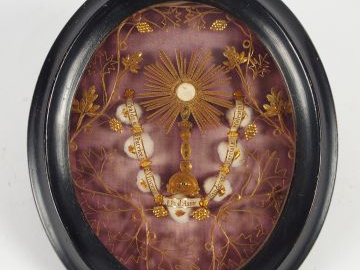 Paperolle XIXème à décor d'ostensoirs entourés par 7 reliques de saint