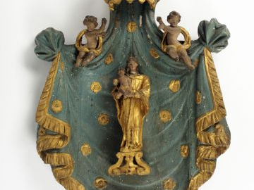 Bois XVIIIe sculpté, laqué vert et doré, figurant une Vierge à l'enfan