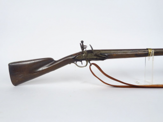 Vente aux enchères Petit fusil à silex de cadet gentilhomme, garnitures laiton, platine c