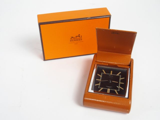 HERMÈS et JAEGER LECOULTRE. Ados, vers 1930. Belle pendulette réveil d