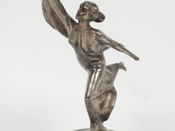 Bouchon de radiateur en bronze argenté  'Femme au voile' ,  signé ELIE