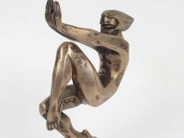F. BAZIN. Bouchon de radiateur en bronze argenté figurant une femme. S