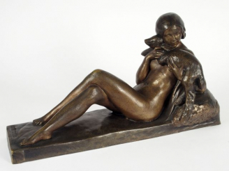 Vente aux enchères COSTES, "Jeune fille au chevreau". Sculpture en bronze à patine médail
