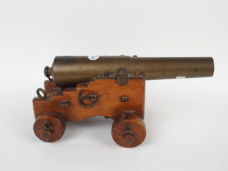 Vente aux enchères Belle maquette d’arsenal d’une caronade de marine vers 1850. Tube en b