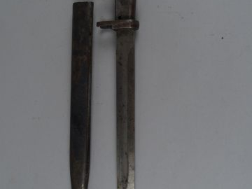 25- Baïonnette Allemande première guerre, modèle Ersatz tout fer, trou