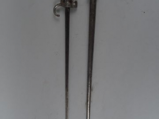 Vente aux enchères 34-Baïonnette Française pour fusil lebel 1886/93 avec quillon, poignée