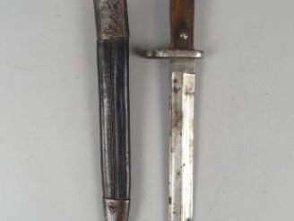 Vente aux enchères 51-Baïonnette Allemande modèle 71/84 avec fourreau cuir à garnitures a