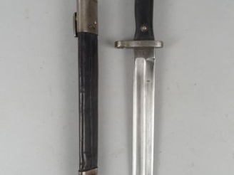 Vente aux enchères 52-Baïonnette Allemande modèle 71/84 avec fourreau cuir à garnitures a