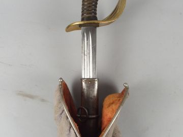 59 Sabre d’officier de cuirassier modèle 1854 du commerce dans son fou