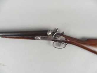 Vente aux enchères 70- Fusil juxtaposé a chiens extérieurs et percussion centrale, calibr
