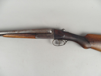 Vente aux enchères Fusil juxtaposé Calibre 16/65. Canons d’une longueur de 700 mm. Crosse